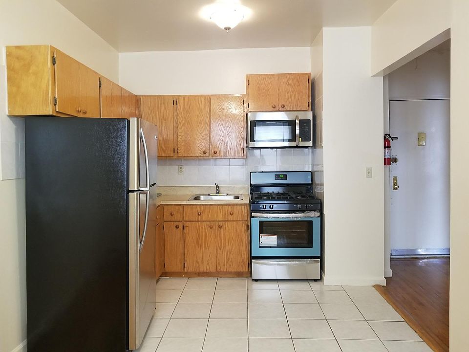 1st image of 16605 88th Ave APT 2H
