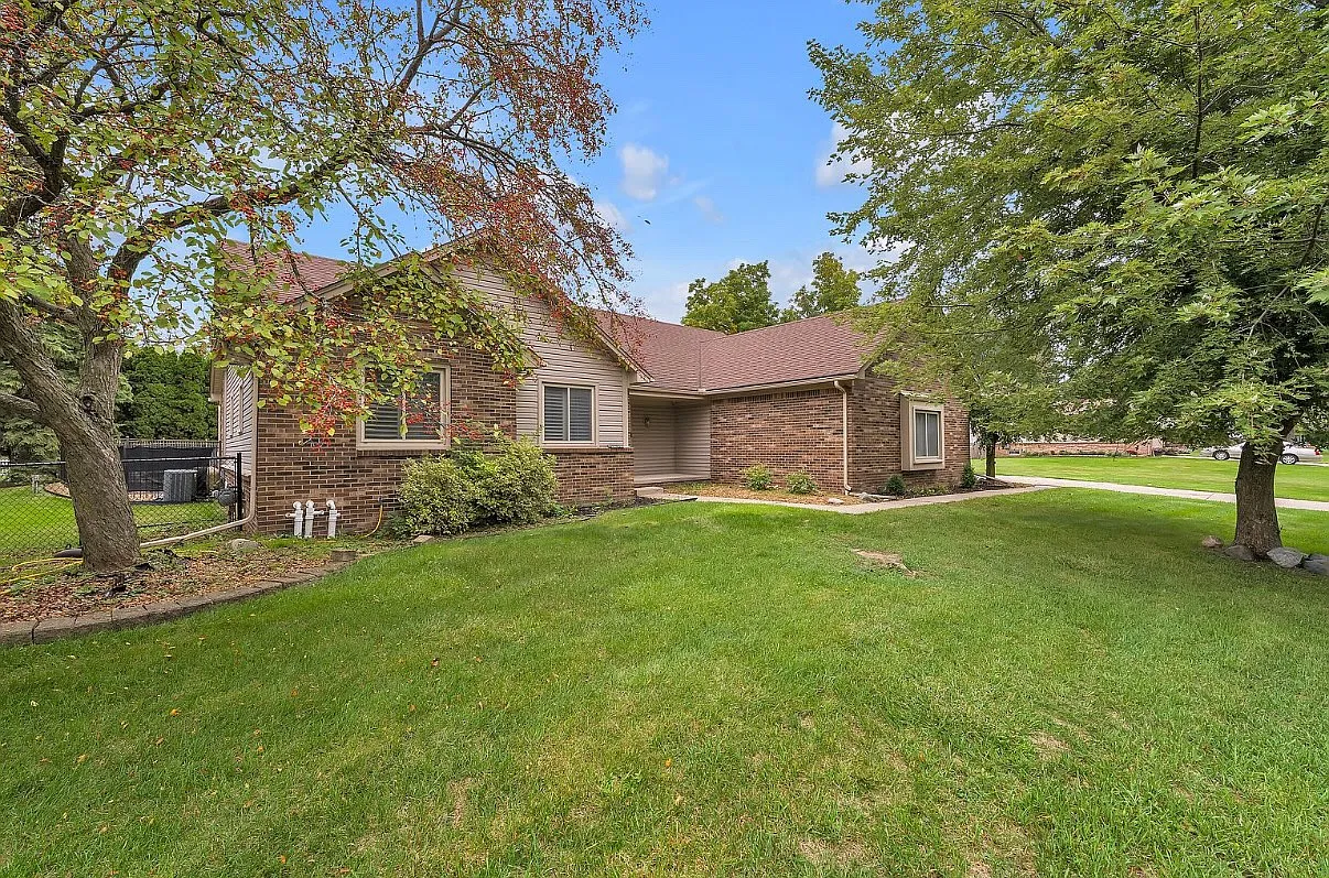 3 bed, 3332 sqft, $3,400 — Photo 1