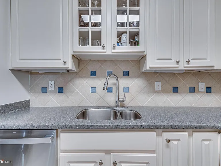 5904 Mount Eagle Dr #903 — Photo 11