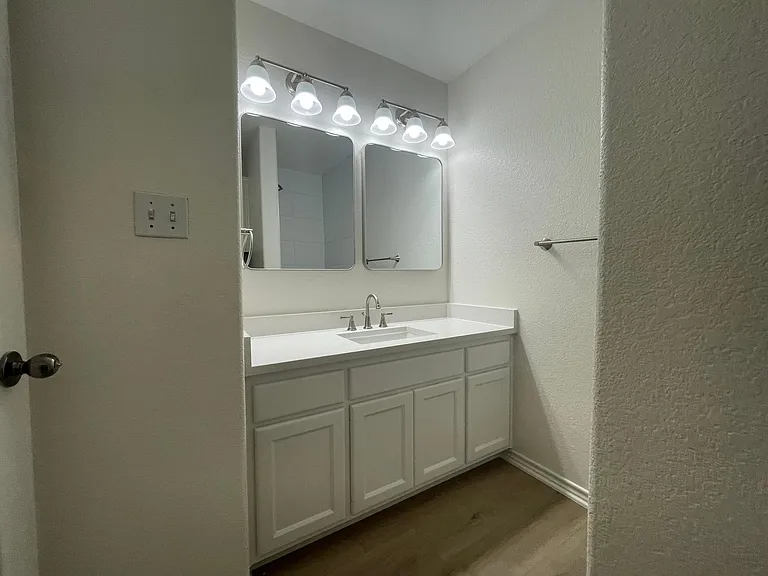 503 Gateway Pkwy #4 — Photo 20