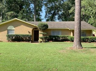 104 N Temple Rd, Natchez, MS 39120