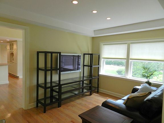 3rd image of 122 North St
