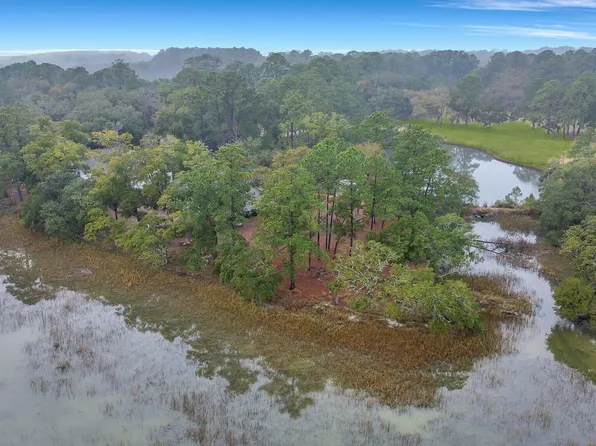 74 Downing Dr, Beaufort, SC 29907