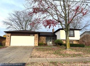 6261 Atkins Dr, Troy, MI 48085