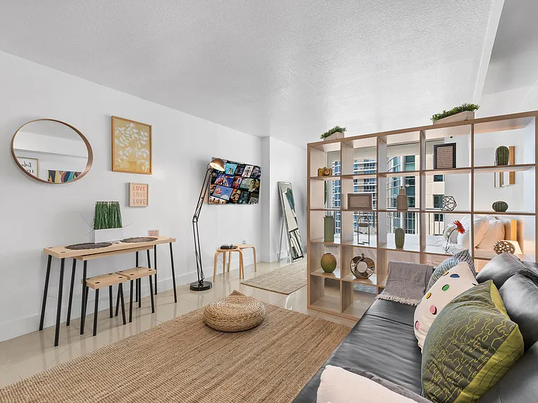1 SE 12th St #32-ID1026152P — Photo 4