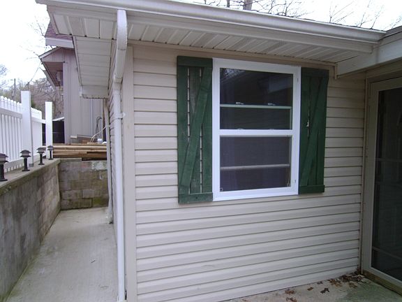 driveside with patio & entry