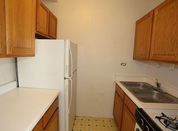 2nd image of 711.5 W Belmont Ave #M06r
