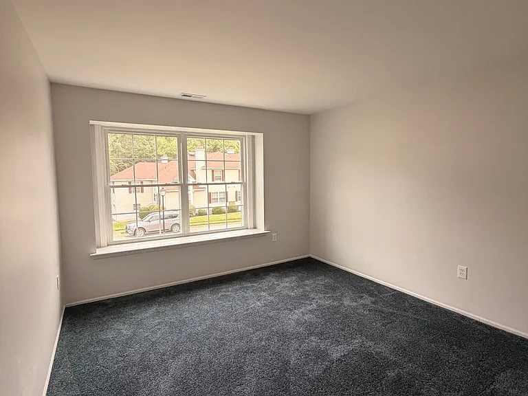 36 Racquet Rd — Photo 16