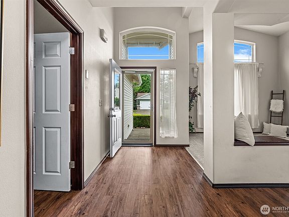 4th image of 16213 87th Avenue E