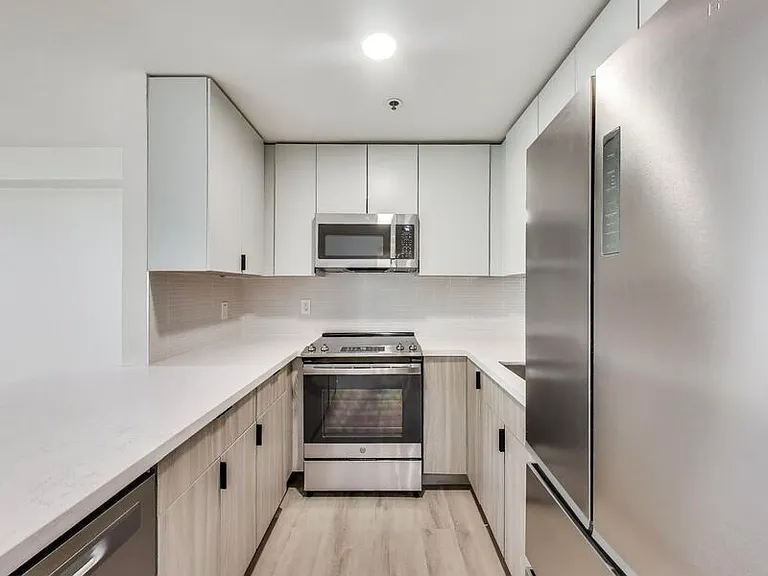 95 41st St #201 — Photo 2
