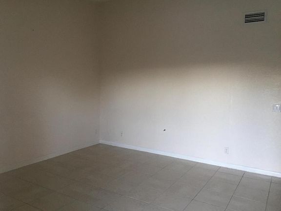 3rd image of 300 Nottingham Cir APT J