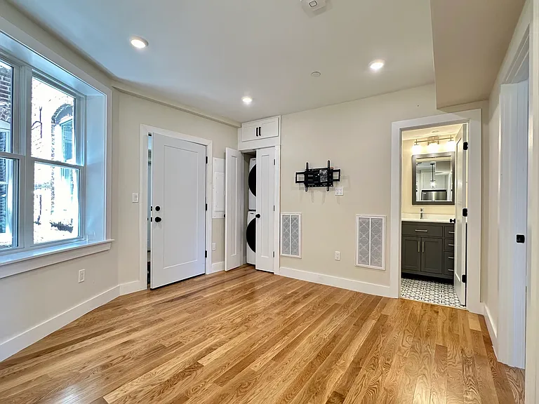 64 N Margin St #3 — Photo 10