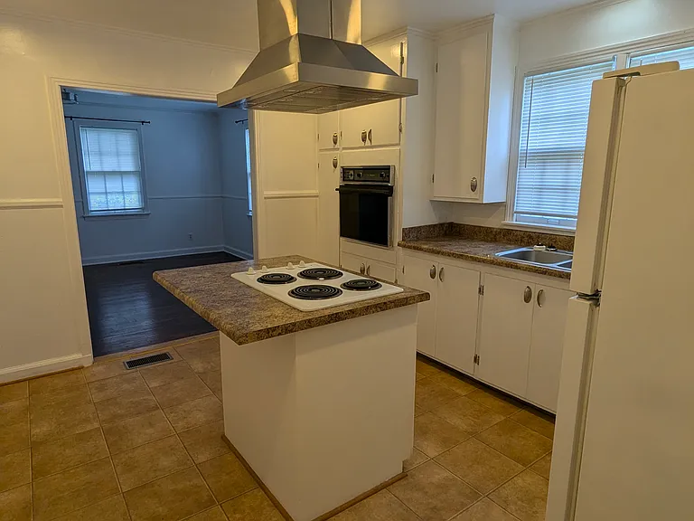 540 N Park St — Photo 6