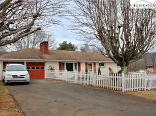 110 Knollview Dr, Jefferson, NC 28640