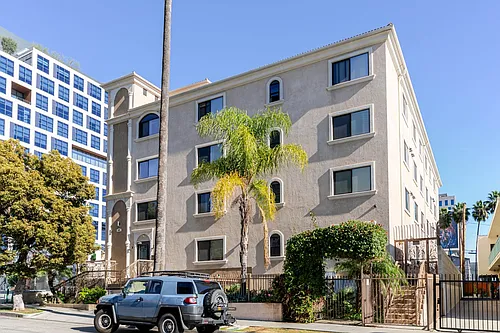 1466 Tamarind Ave #103 Photo 1