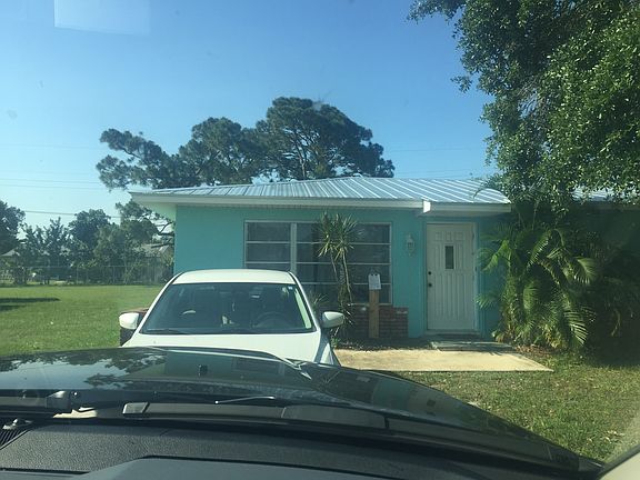 3rd image of 161 SW Lakehurst Dr