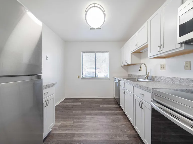 Foxridge Apartment Homes — Photo 189