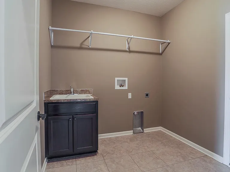 17020 Cypress St — Photo 18