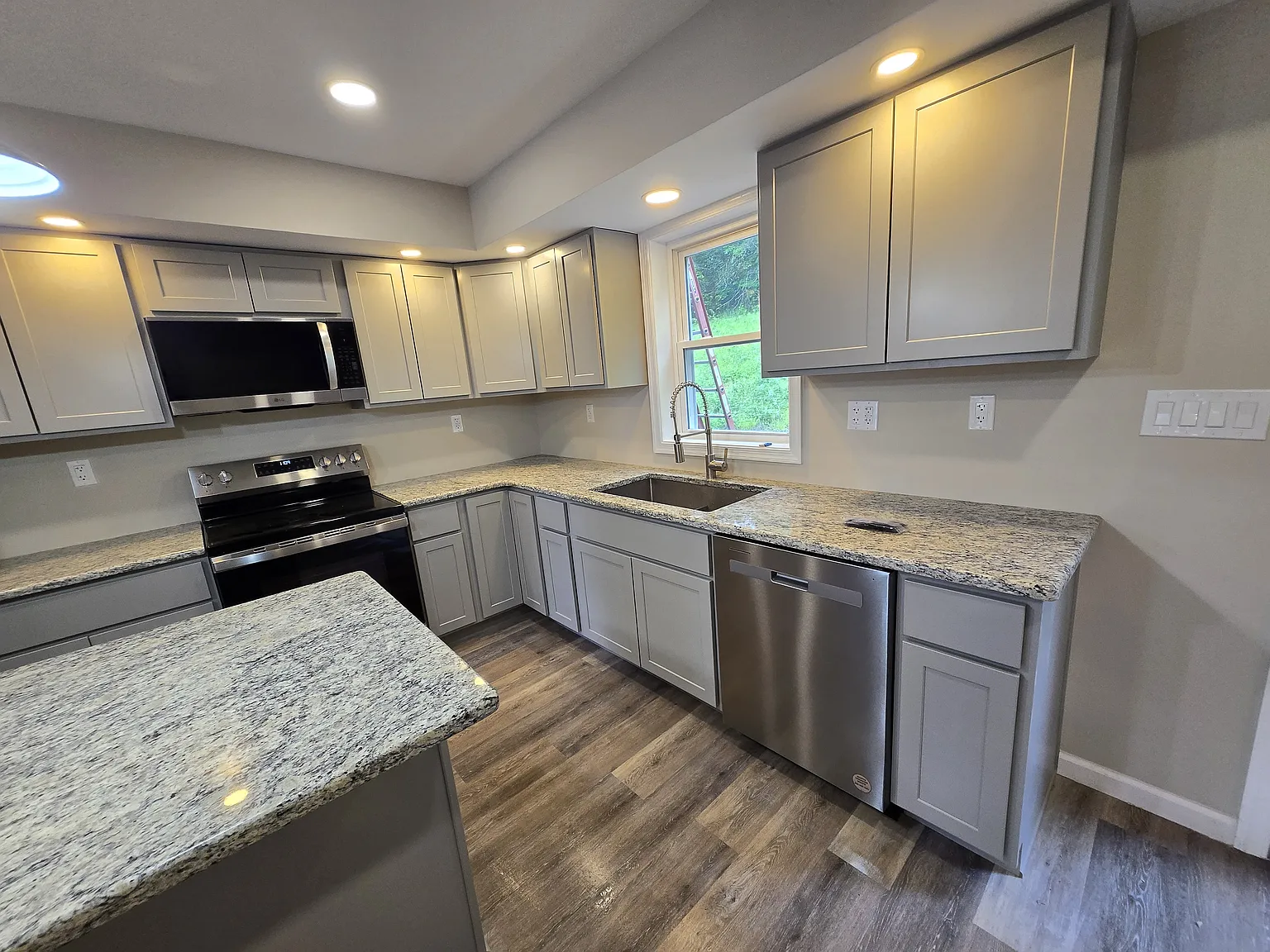 3 bed, 1600 sqft, $2,150 — Photo 1