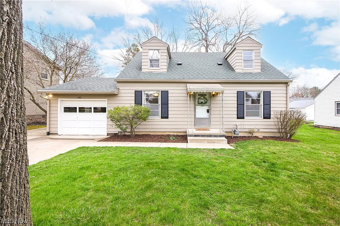 301 Shiawassee Ave photo 1