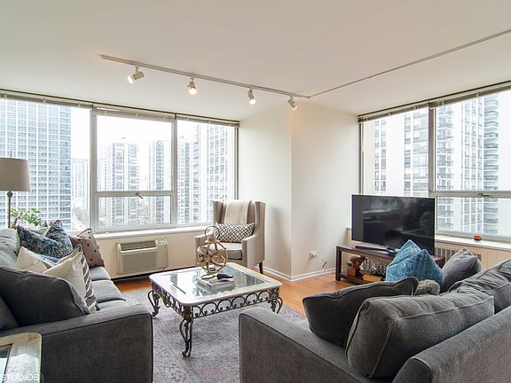 2nd image of 70 W Burton Pl APT 1607F