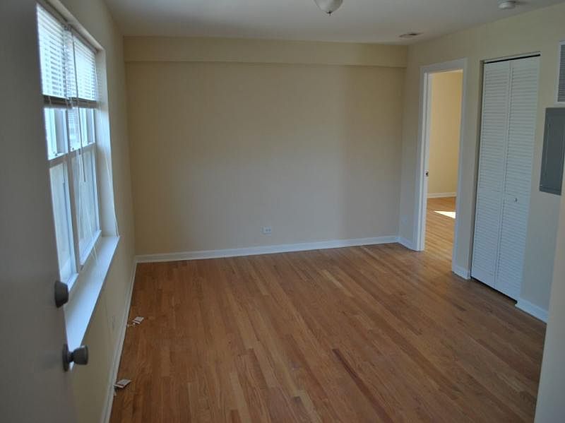 1st image of 2117 W Berwyn Ave APT 1S