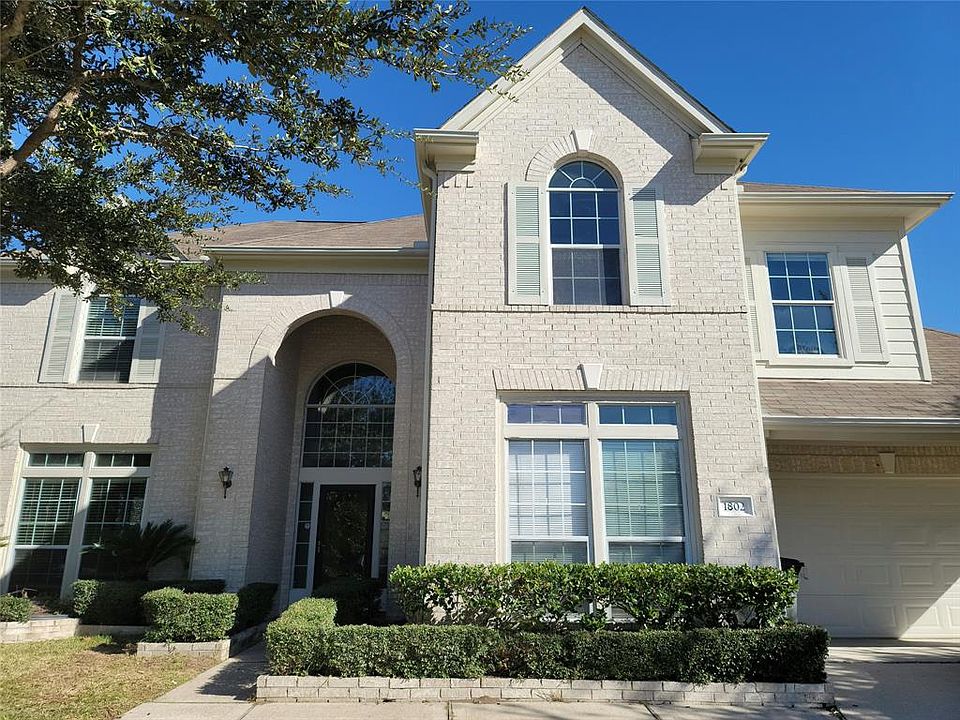 1st image of 1802 Oakwood Court Dr
