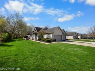 5438 Ivy Ct, Howell, MI 48843
