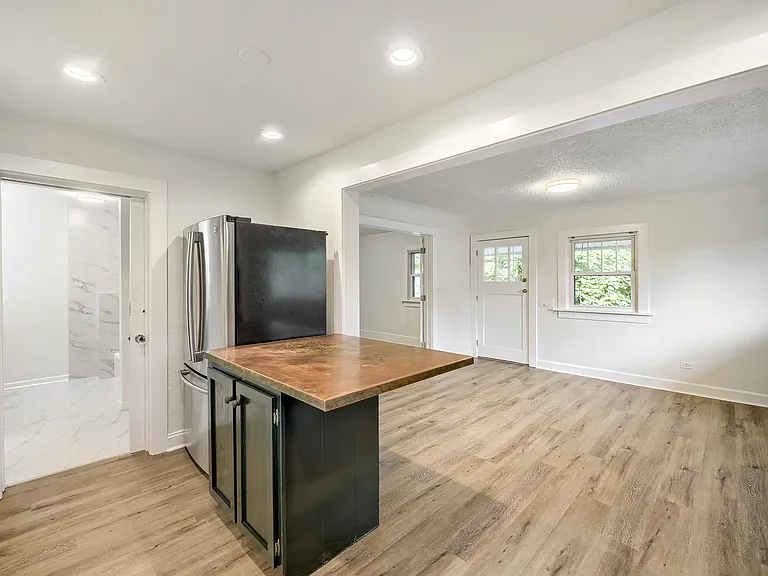 2727 Perry St — Photo 9