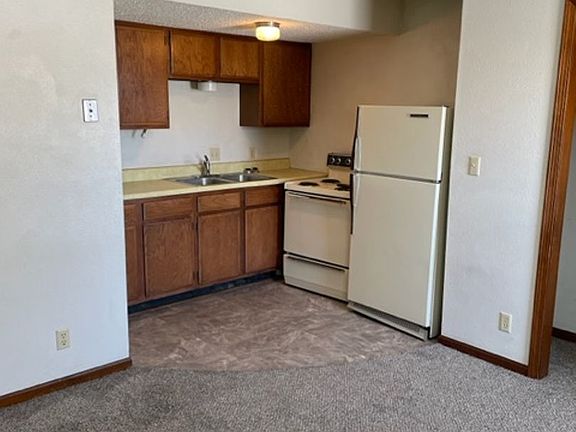 2nd image of 430 Skyline Dr #1