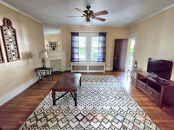 2nd image of 42 Byron St