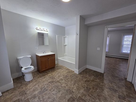 4th image of 2302 Main St #2