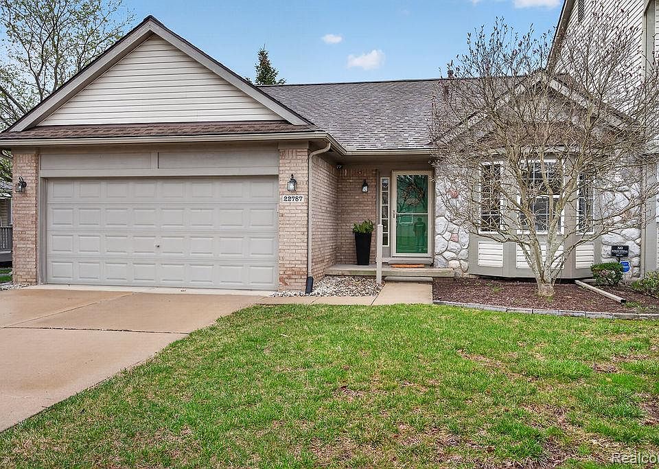 1st image of 22787 Woodcreek Dr