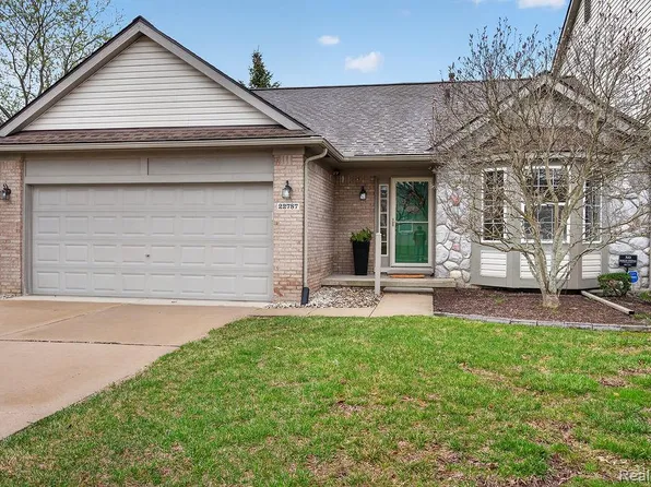 22787 Woodcreek Dr, Taylor, MI 48180