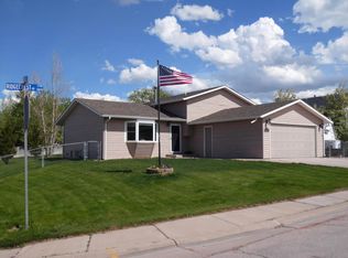 2701 Ridgecrest Dr, Gillette, WY 82718