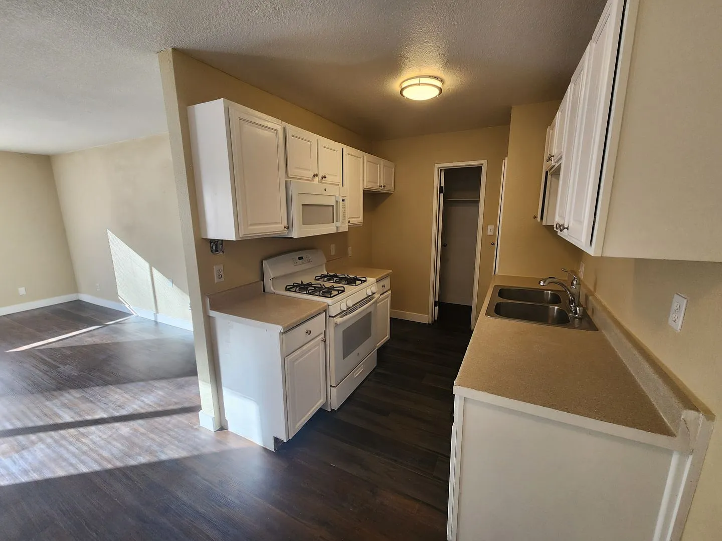 1705 Breckenwood Court Unit 3 — Photo 3