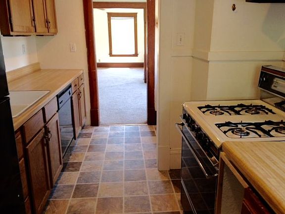 5th image of 995 Van Slyke Ave #2