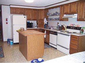 3-appliance kitchen w/island