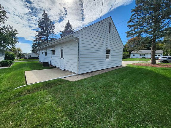 5th image of 322 Hunter Ave