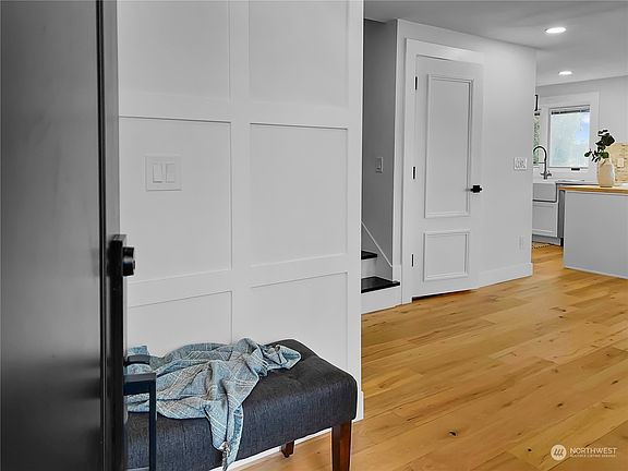 4th image of 18102 Fjord Drive NE