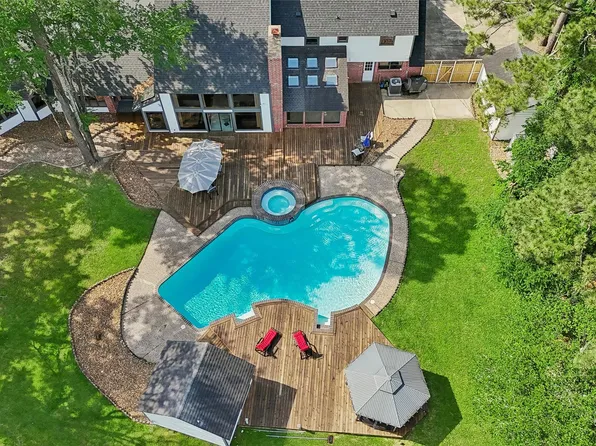 1211 Golden Bear Ln, Humble, TX 77339