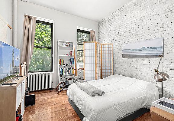 4th image of 262 W 22nd St APT 8