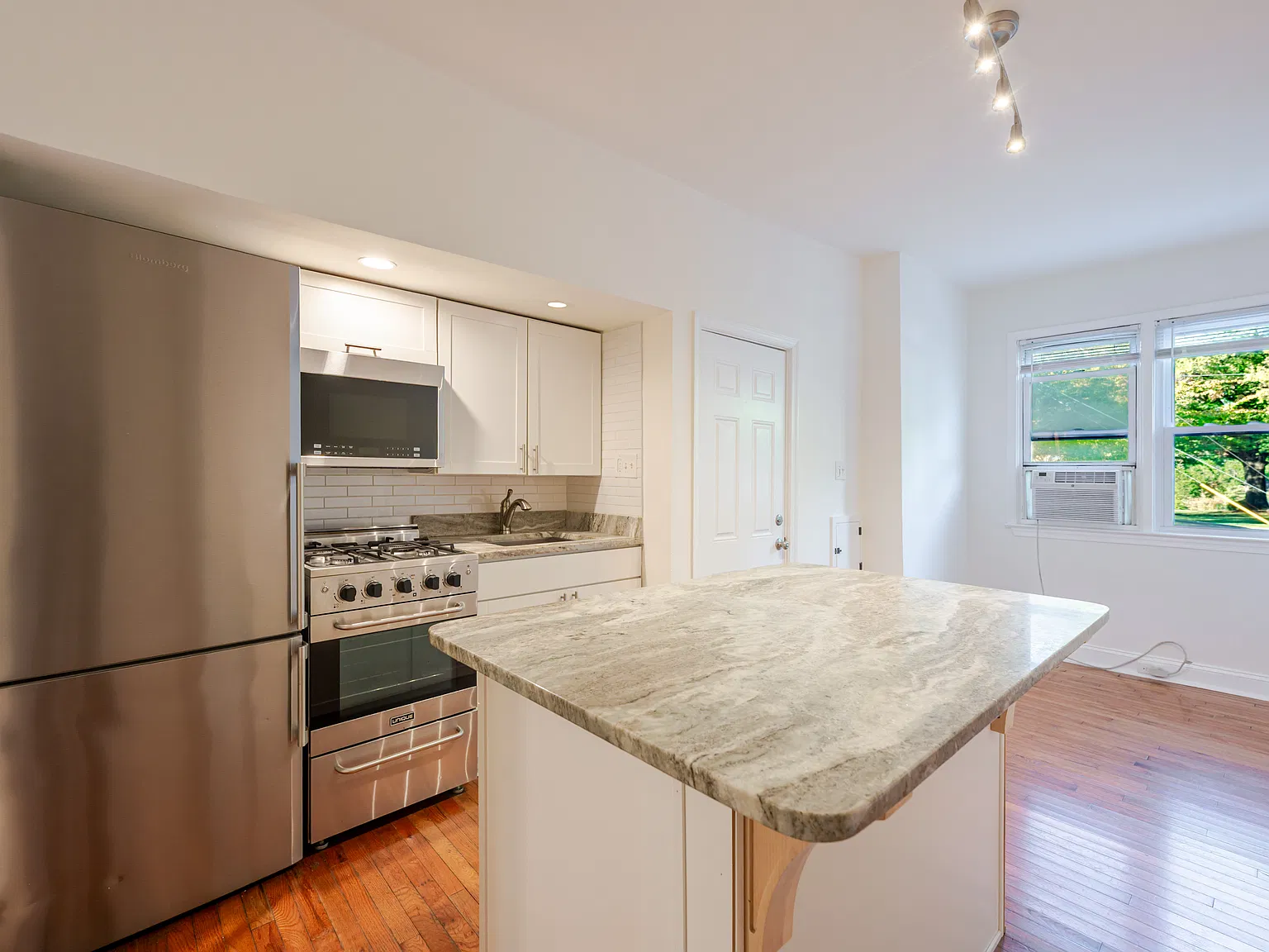 2807 4th St NE — Photo 4