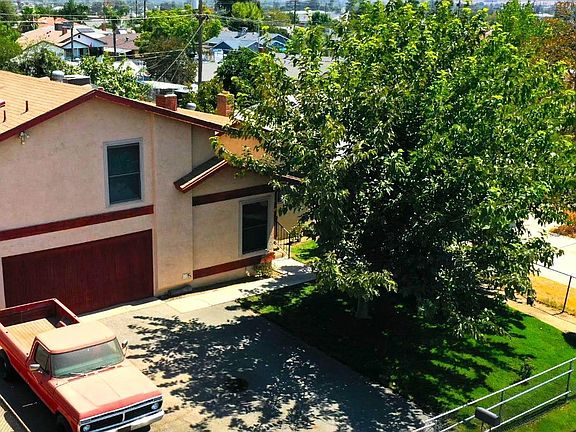 3rd image of 2305 Tangerine St