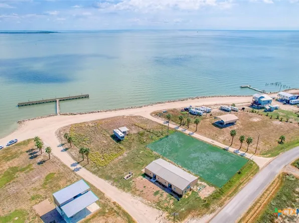 15 E 22nd St, Port Lavaca, TX 77979