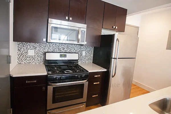 Rented by Hudson Real Estate International LLC | media 9