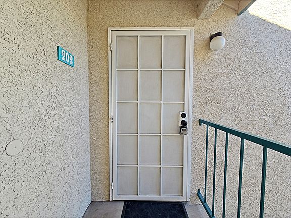 4th image of 5171 Lindell Rd Unit 202