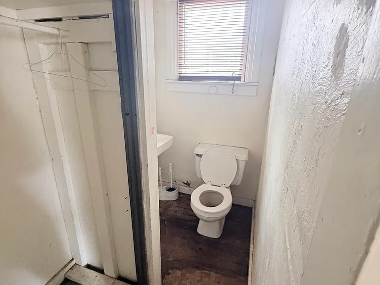 1019 Avenue A — Photo 20