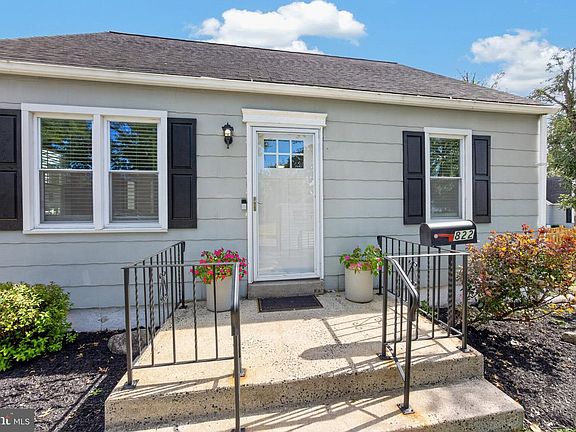2nd image of 822 Brookside Ave