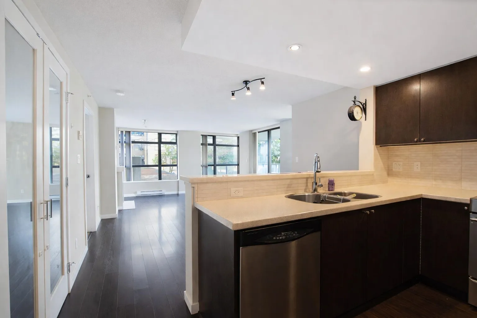 8160 Lansdowne Rd #406 photo 1
